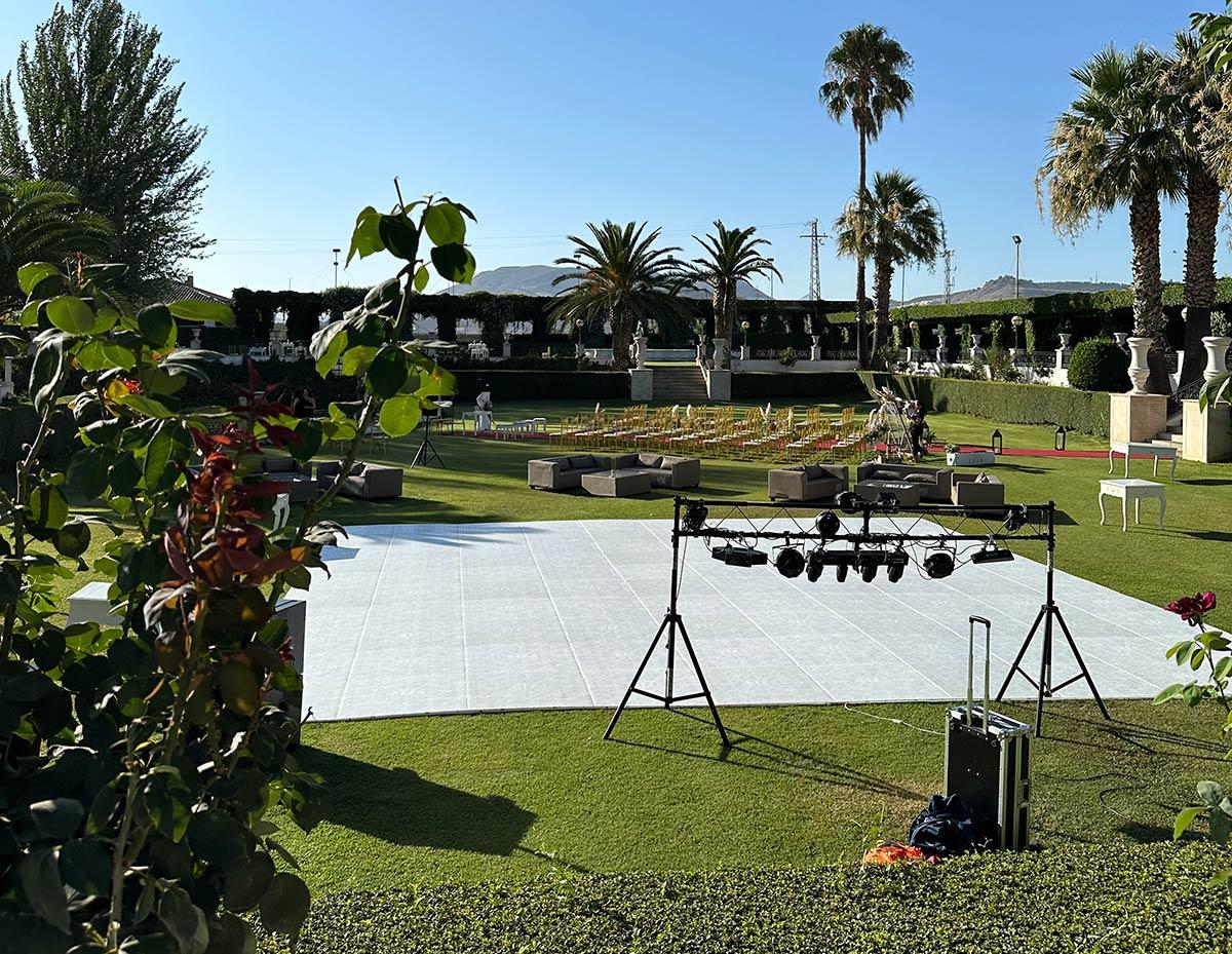 Pista de baile en Jardines Caballo Blanco