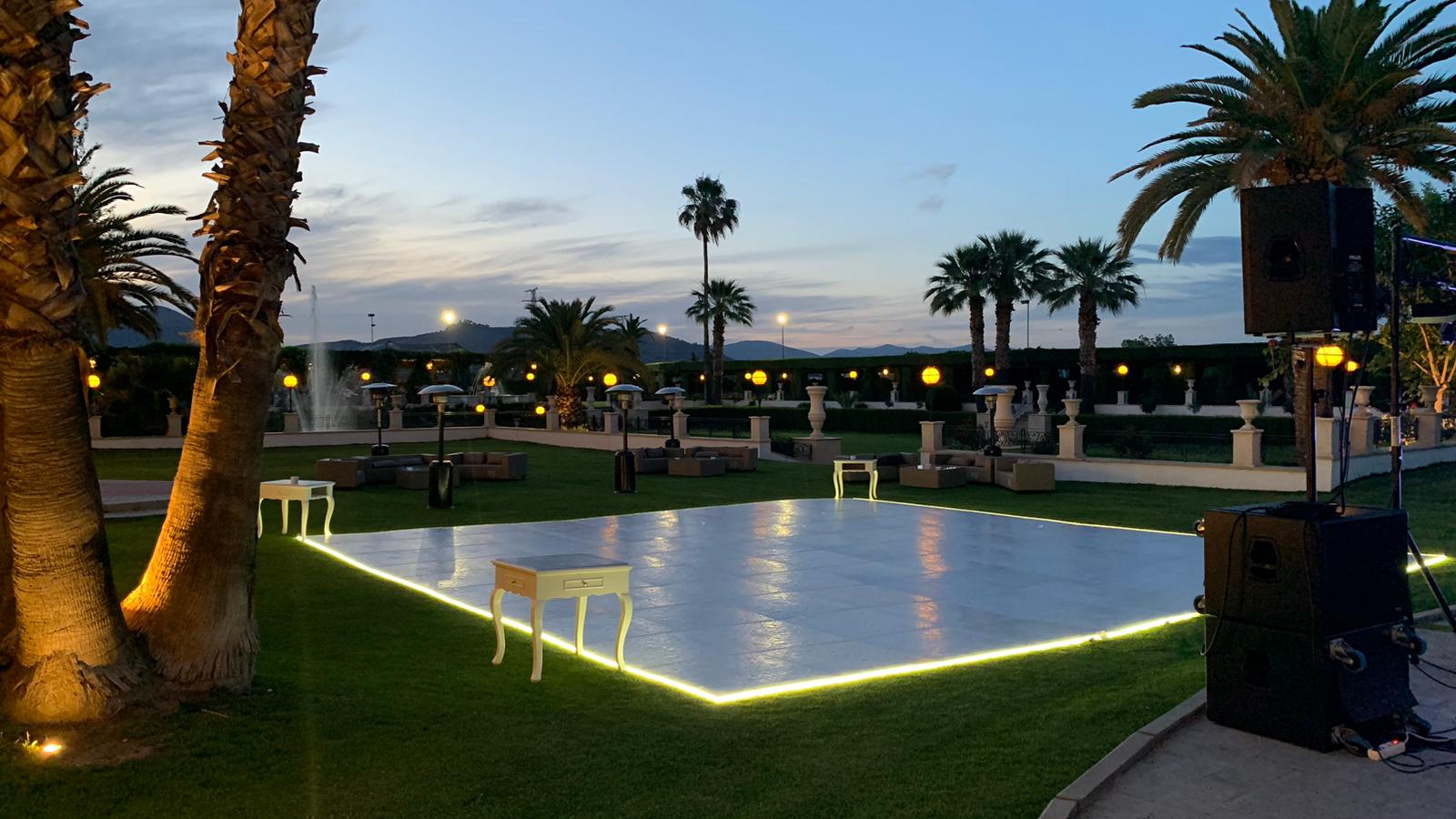 Pista de baile en Jardines Caballo Blanco